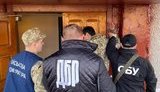 Військовослужбовець Чернівецького прикордонного загону упіймався на хабарі 1 тис. євро за участь у сигаретній контрабанді, - ДБР. ФОТО