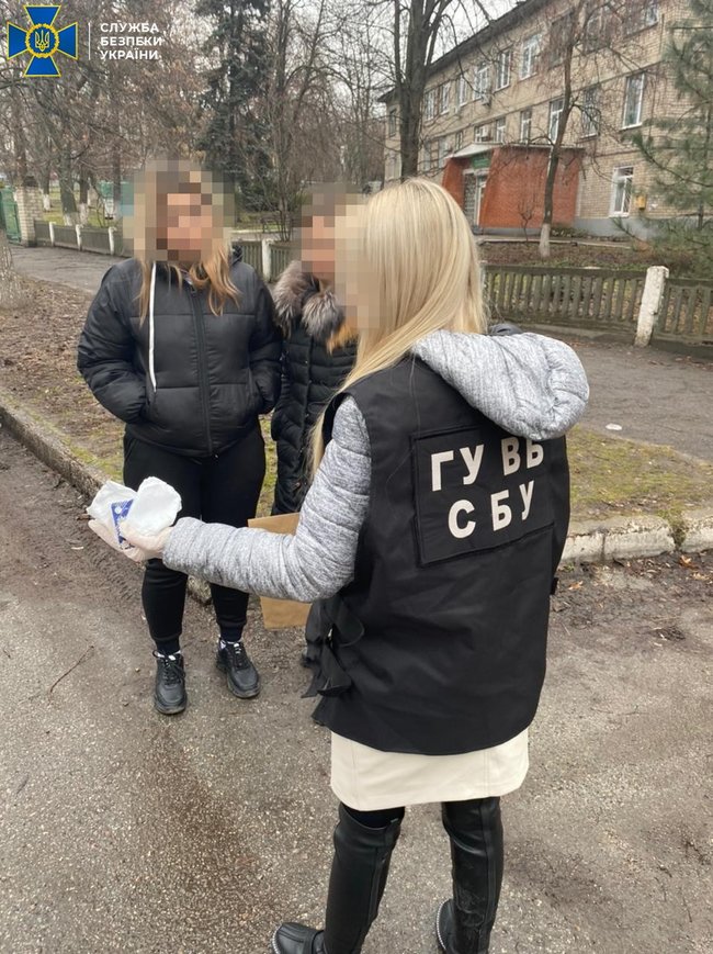 Иностранец-наркоторговец планировал подбросить наркотики сотруднику СБУ в Запорожье 01