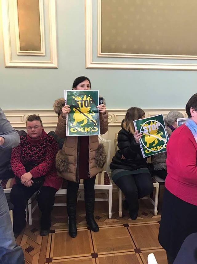 Жители Дарницкого района протестуют против строительства АЗС возле их домов 01