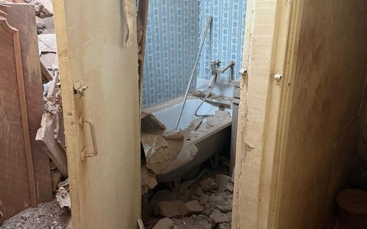 Росіяни вдарили по багатоповерхівці в Херсоні: четверо поранених, зокрема підліток. ВІДЕО+ФОТОрепортаж