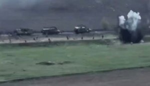 Мінус танк, два БМП, три "гольф-кари" і 42 штурмовики: артилерія та дрони знищили колону окупантів поблизу Андріївки на Донеччині. ВIДЕО
