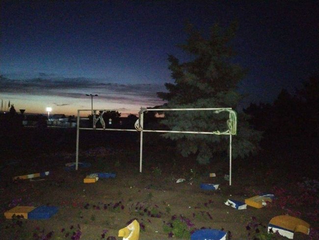 У Станиці Луганській зруйнували знак Україна, - поліція 01