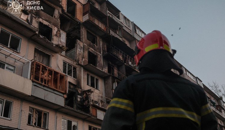 Кількість жертв атаки РФ на Київ 14 листопада зросла до 7: у лікарні померла поранена жінка