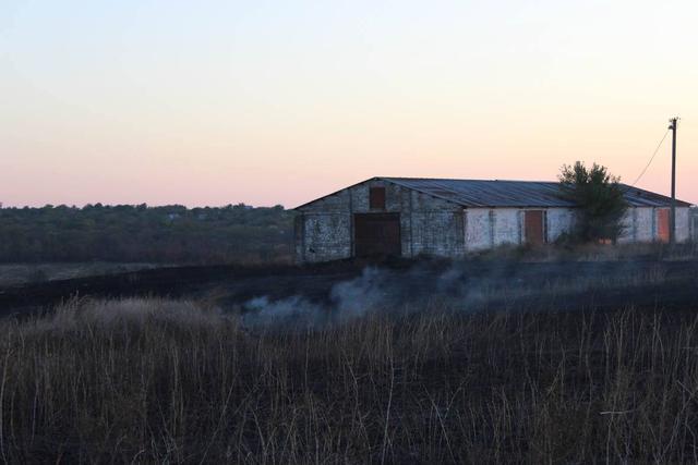 Російські найманці тричі застосували ГРАД на приморському напрямку. Обстріли призвели до пожежі сільгоспугідь, - штаб АТО 04