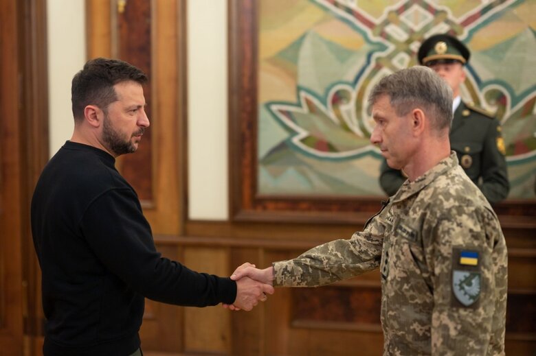 Зеленський вручив генеральські погони військовим і правоохоронцям 06