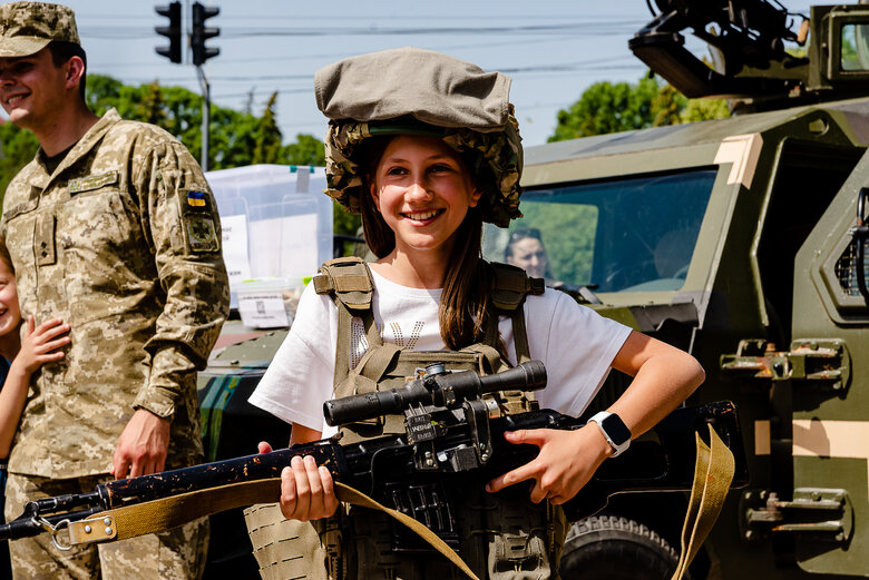 В День батька у Луцьку відбувся благодійний фестиваль ТАТО Fest: Для дітей загиблих у боях проти окупантів захисників зібрали понад 325 тис. грн 10