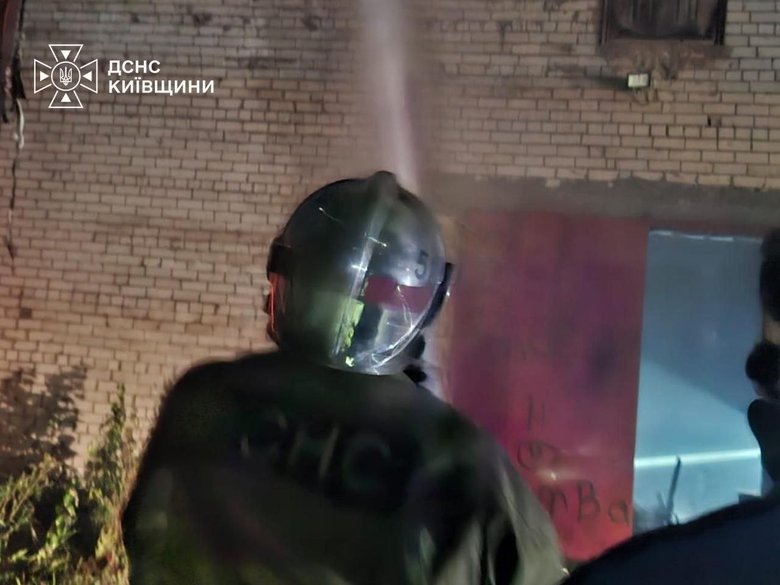 Київщина: рятувальники ліквідували наслідки ворожих атак