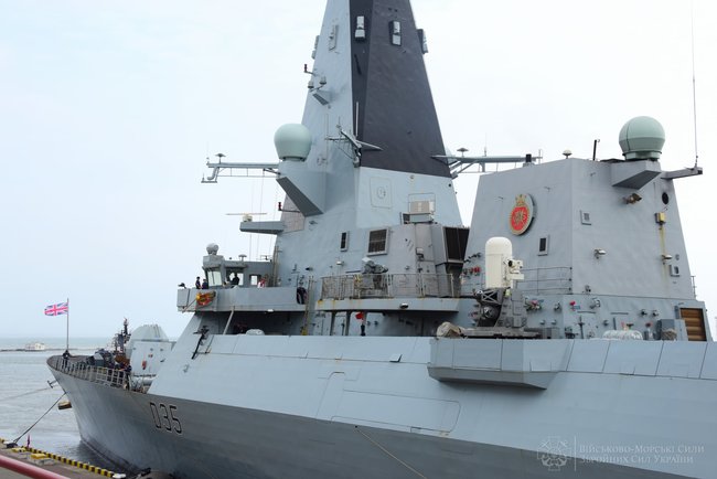 В порт Одессы зашел эсминец Королевских ВМС Великобритании Dragon 03