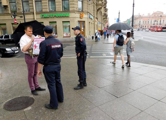 40 Crimean Tatars kidnapped, 11 killed, 17 arrested, 64 kids orphaned: people protest in St. Petersburg in support of Crimean Tatars 14 40 Crimean Tatars kidnapped, 11 killed, 17 arrested, 64 kids orphaned: people protest in St. Petersburg in support of Crimean Tatars 14