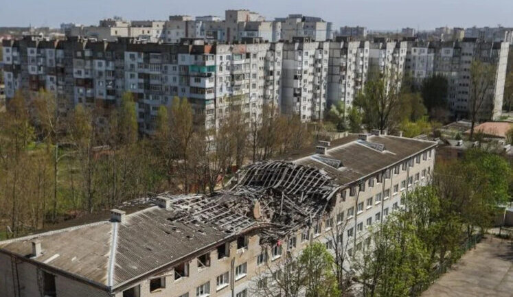 Окупанти зранку атакують Херсон, постраждали троє людей