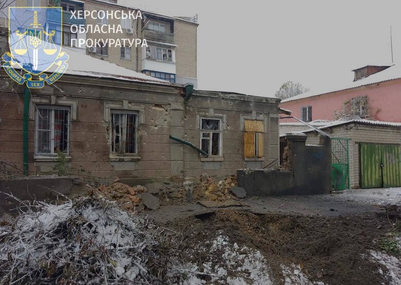 Зранку окупанти обстріляли Херсон, дві особи загинули 04