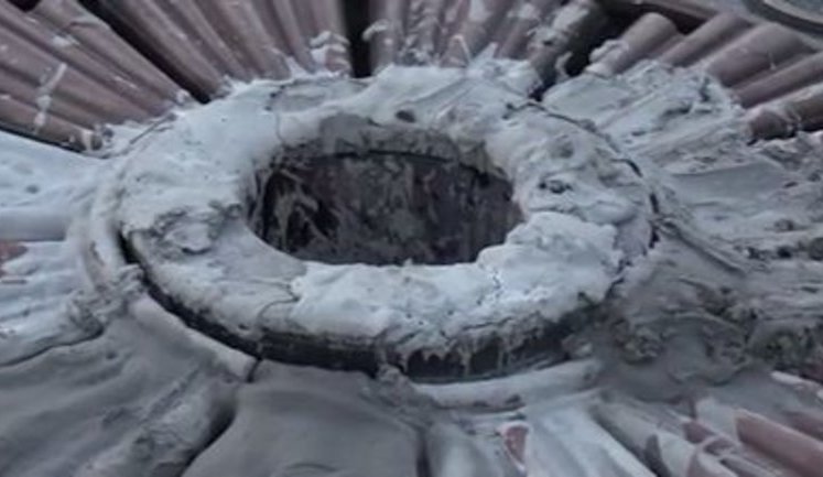 Вічний вогонь у Києві знову залили цементом, а посередині поставили хрест. ВІДЕО (оновлено)