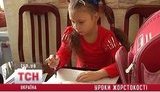 В Мариуполе учительница ударила первоклассницу. Девочка на лечении, педагог уволилась. ВИДЕО.