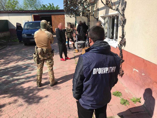 Организованная группа похищала людей для лечения в реабилитационных центрах на Ривненщине, за нарушения применяли пытки, - ОГПУ 01