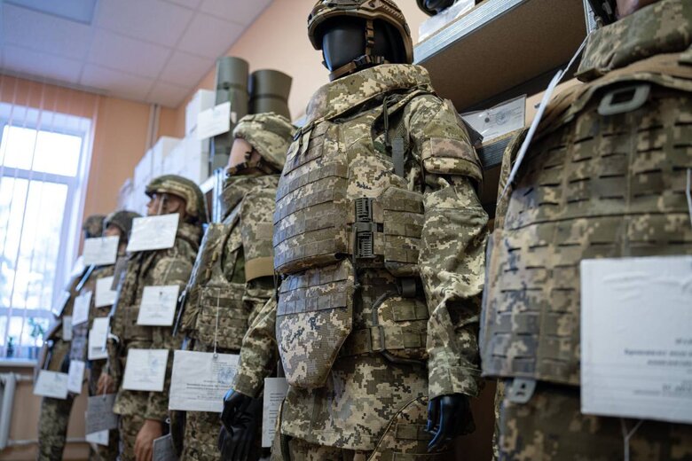 Міноборони сертифікувало перший бронежилет для військовослужбовиць 05