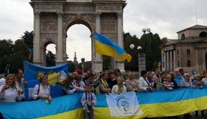 Украинцы в Милане приветствовали Порошенко. ФОТО