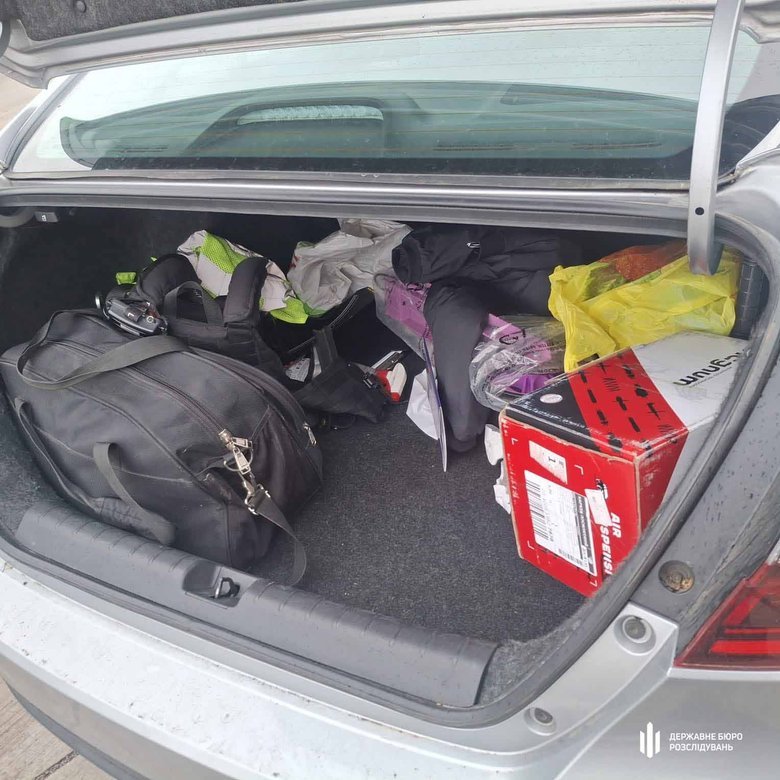 Судитимуть експоліцейського за допомогу ухилянтам