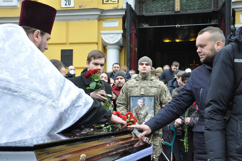 Із українським захисником та одним із розробників гри S.T.A.L.K.E.R Володимиром Єжовим, який загинув у боях під Бахмутом, попрощалися в Києві 32