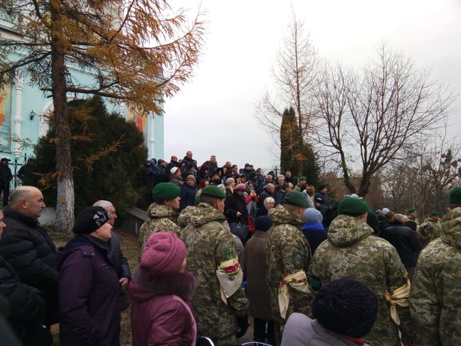 Із загиблим під колесами контрабандистів прикордонником Березенським попрощалися на Хмельниччині 02
