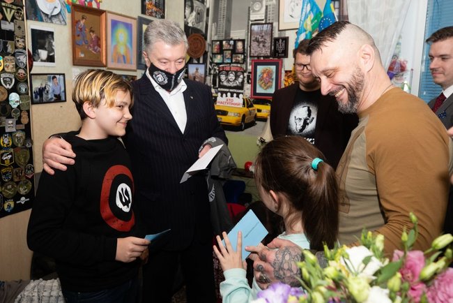 Порошенко встретился с Антоненко: Те, кто упрятал его за решетку, будут отвечать перед законом 02 Порошенко встретился с Антоненко: Те, кто упрятал его за решетку, будут отвечать перед законом 02