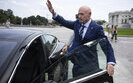 Senator Mark Kelly abandons his Tesla after a spat with Musk over Ukraine