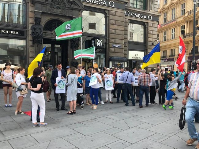 Учасники акції #SaveOlegSentsov у Відні просять уряди Австрії, України та G7 ініціювати обговорення звільнення політвязнів РФ на 44-му саміті 04