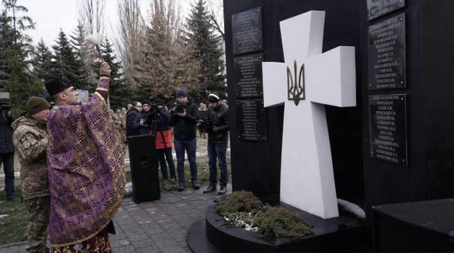 Памятник погибшим бойцам АТО открыли в Одесской области 04