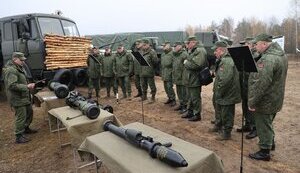 Білоруським військовим показали NLAW, Javelin і Panzerfaust 3 із озброєння ЗСУ. ФОТО