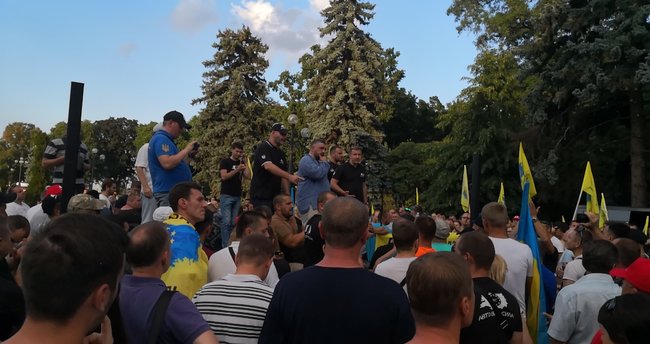 Автовласники-протестувальники на єврономерах вимагатимуть від Парубія включити їхнє питання в завтрашній порядок денний Ради 01
