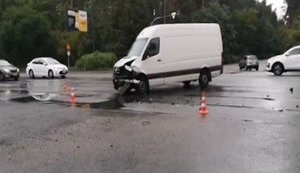 Volkswagen Crafter спровоцировал ДТП в Киеве: погибла девушка-пешеход, - СМИ. ВИДЕО+ФОТОрепортаж