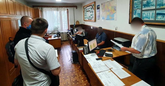 Полиция провела обыски в нескольких лесхозах Ивано-Франковской области 10
