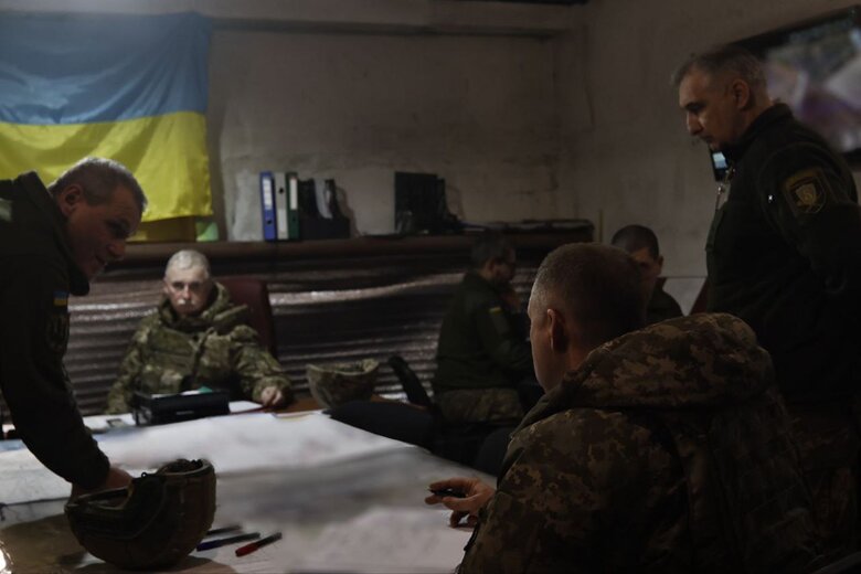 Сирський приїхав до Бахмуту: Бої тривають на околицях, росіяни хочуть оточити місто 04