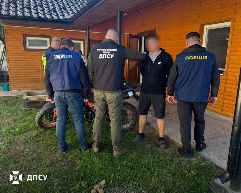 На Буковині викрили схему незаконного переправлення чоловіків за кордон