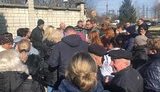 "Никто не выедет, все", - на Львовщине местные жители заблокировали госпиталь, в который могут привезти эвакуированных из Китая. ВИДЕО+ФОТОрепортаж