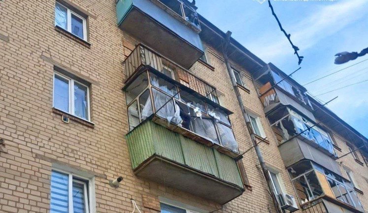 Ворог ударив по Нікополю: 8 людей поранені. ФОТО