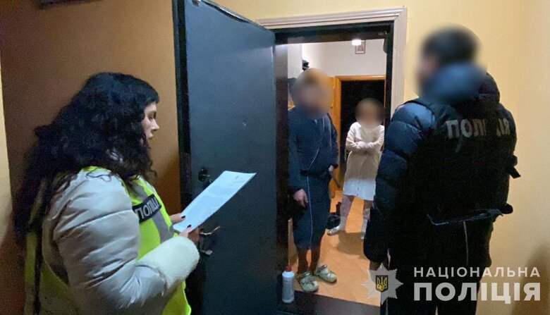 Поліцейські викрили злочинну групу на чолі з посадовцями КМДА, які привласнили 2,2 млн грн на ремонті ліцею та укриттів