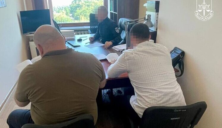 Повідомлено про підозру заступнику керівника однієї з окружних прокуратур Чернігівської області та колишньому першому заступнику керівника однієї з окружних прокуратур Черкаської області, - ОГП. ФОТО