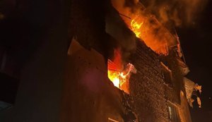 Наслідки атаки на Чугуїв: пожежа в багатоповерхівці та постраждалі. ФОТОрепортаж