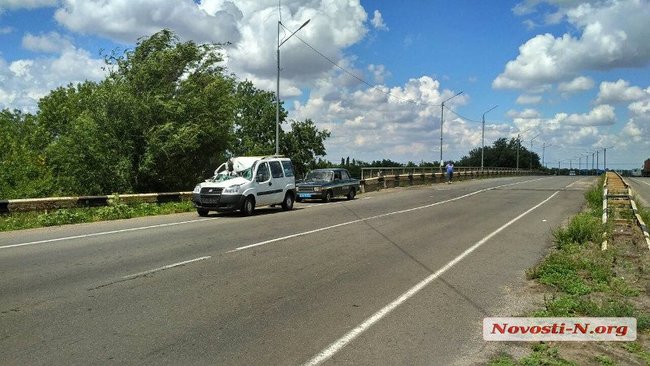 Легковик влетів у попутну вантажівку під Миколаєвом - постраждали діти 03