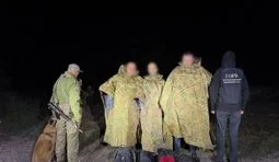 "Антитеплові" плащі не допомогли: на Вінниччині прикордонники затримали трьох порушників кордону. ВІДЕО+ФОТОрепортаж