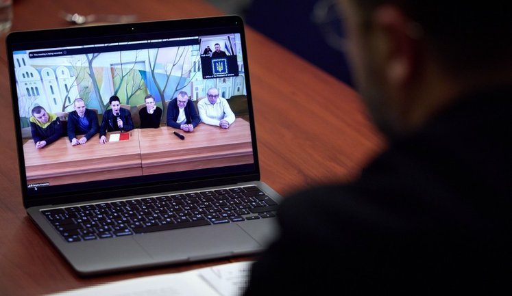 Зеленський провів відеорозмову зі звільненими з білоруських тюрем політв’язнями
