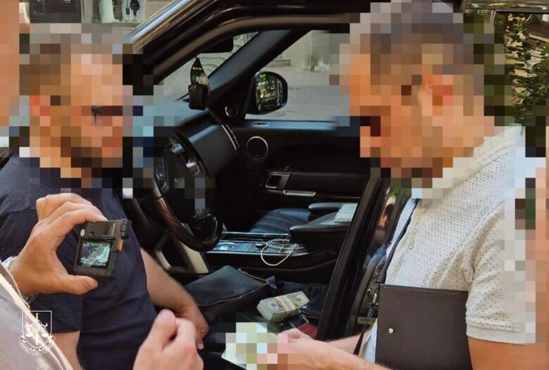 Затримали співробітницю Мін’юсту та її спільника за махінації