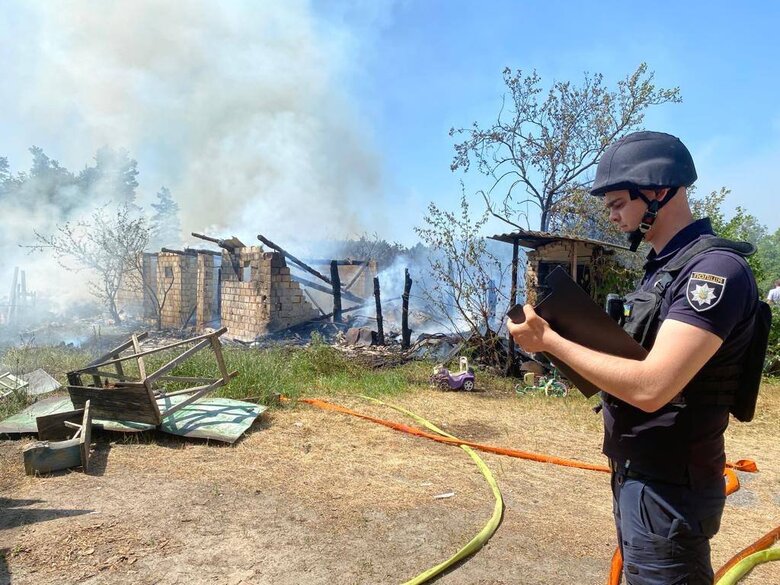 На Київщині пошкоджено будинок внаслідок обстрілу окупантами, - поліція 03