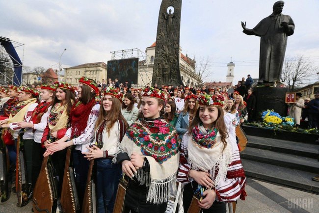 407 бандуристів одночасно виконали Заповіт, встановивши рекорд 01