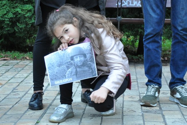 Свободу вязням Кремля: у Києві відбувається акція на підтримку полонених та безвісти зниклих українців 02