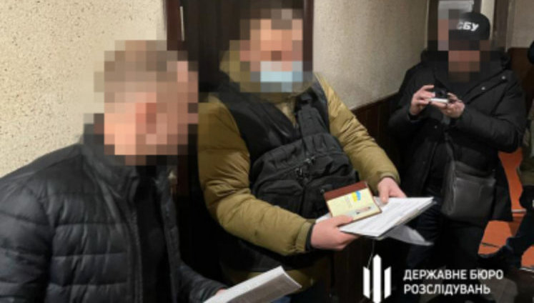 П'ятеро поліцейських Дніпропетровщини майже рік вибивали із затриманих "визнання" або гроші, - ДБР. ВIДЕО