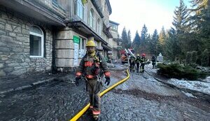 В санатории в Ворохте возник пожар: эвакуировали более 100 человек. ФОТОрепортаж