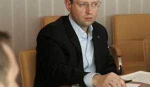 Яценюк предлагает рецепты по выводу депрессивных регионов из кризиса