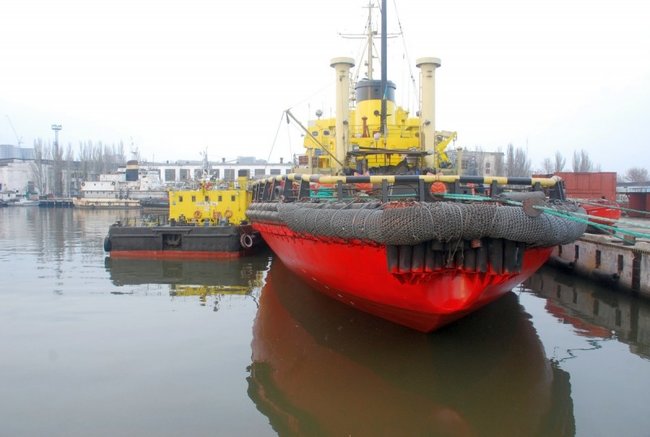Единственный украинский ледокол спущен на воду после ремонта 01