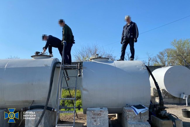 Работу нелегального нефтезавода блокировали на Днепропетровщине: Ежедневно производилось несколько десятков тонн топлива 04